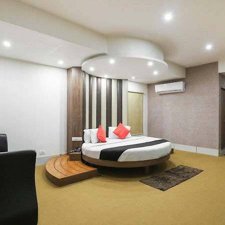 Apple Residency Otel Pātan Dış mekan fotoğraf