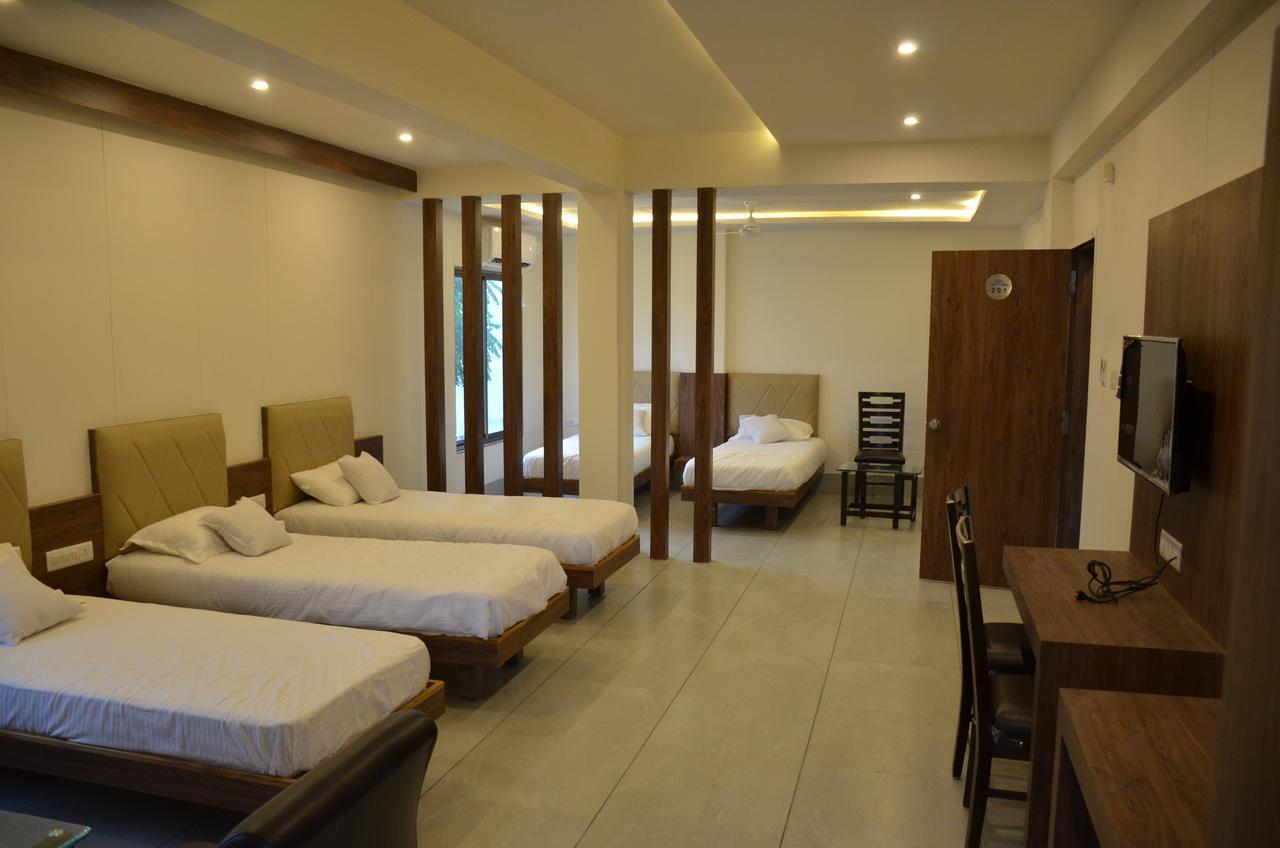 Apple Residency Otel Pātan Dış mekan fotoğraf