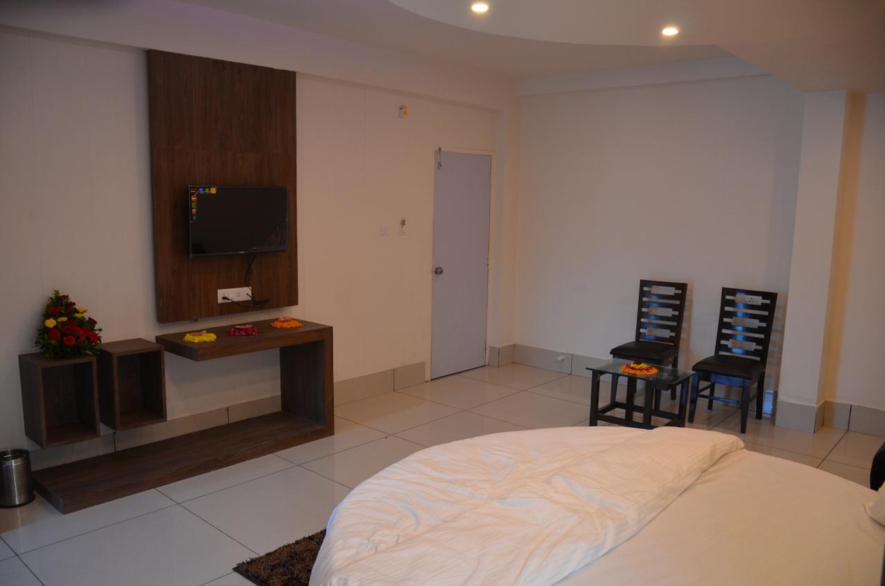 Apple Residency Otel Pātan Dış mekan fotoğraf