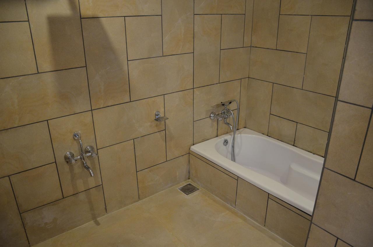 Apple Residency Otel Pātan Dış mekan fotoğraf