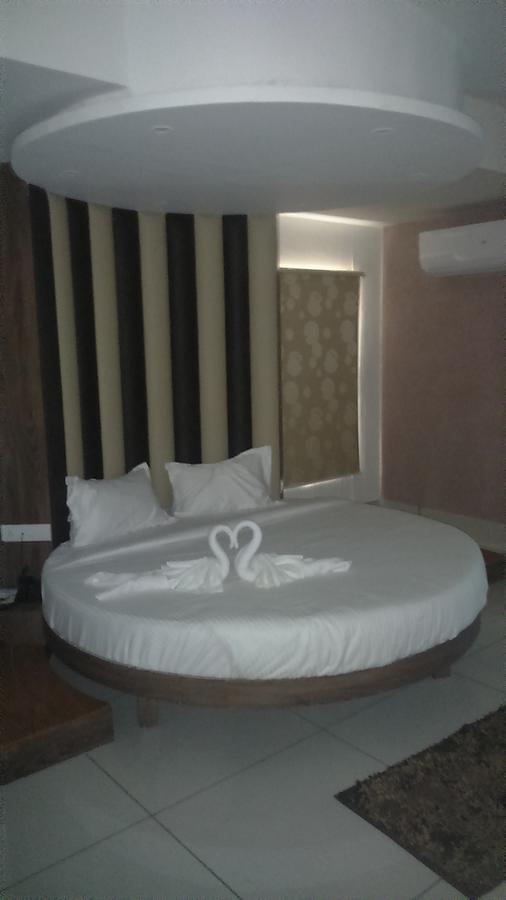 Apple Residency Otel Pātan Dış mekan fotoğraf