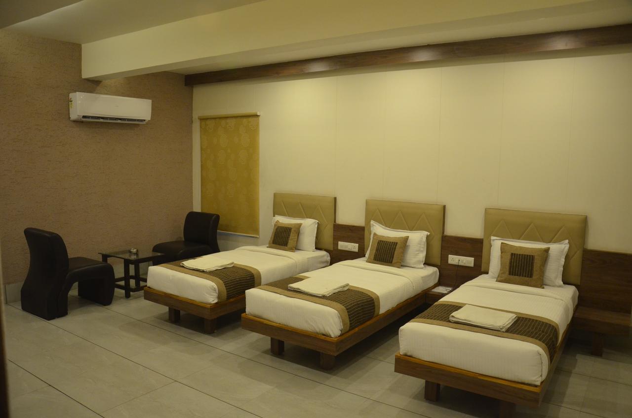 Apple Residency Otel Pātan Dış mekan fotoğraf