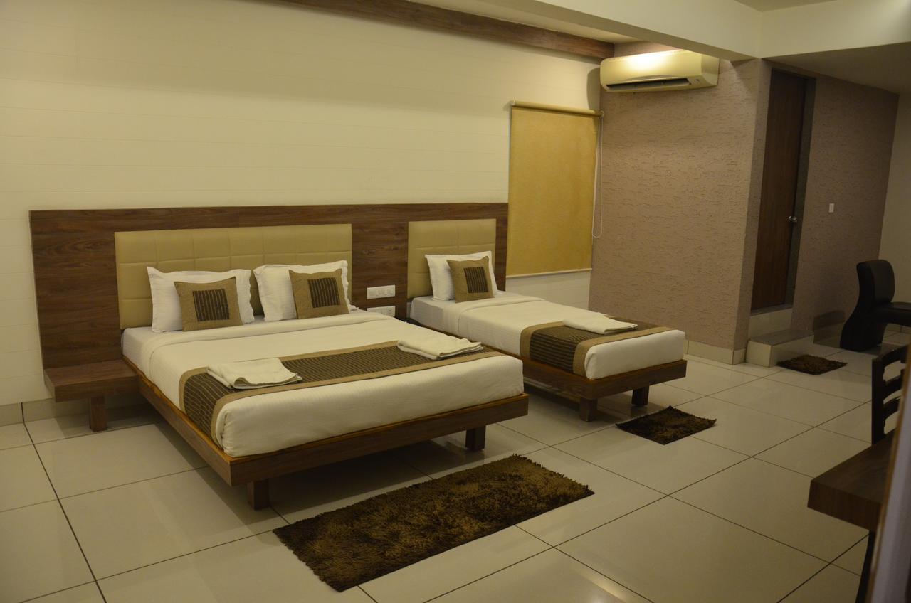 Apple Residency Otel Pātan Dış mekan fotoğraf