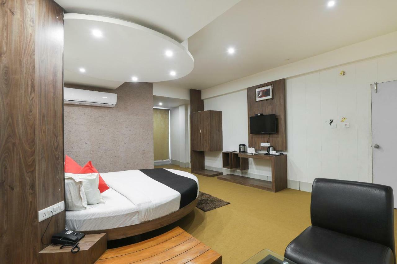 Apple Residency Otel Pātan Dış mekan fotoğraf