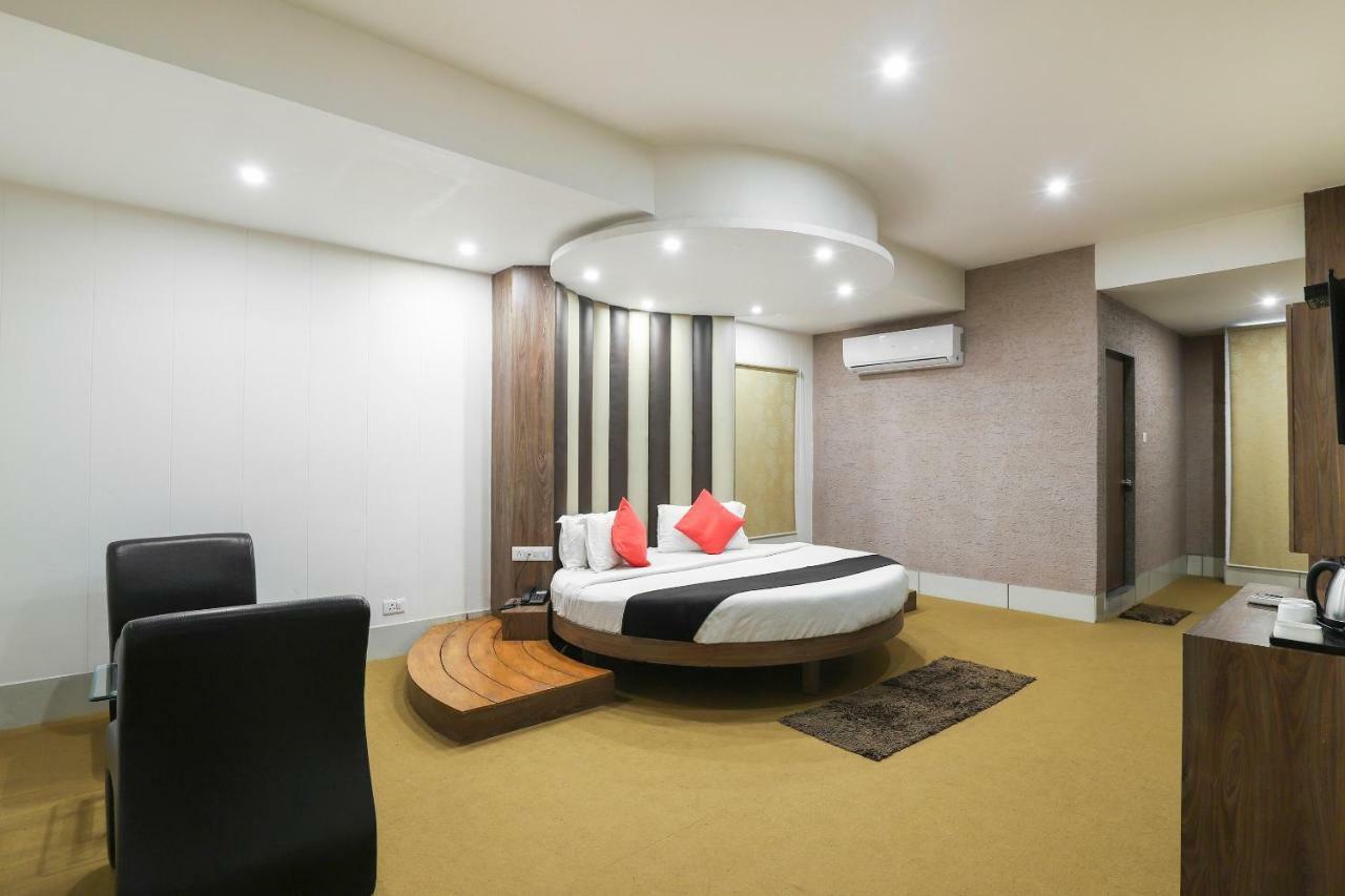 Apple Residency Otel Pātan Dış mekan fotoğraf