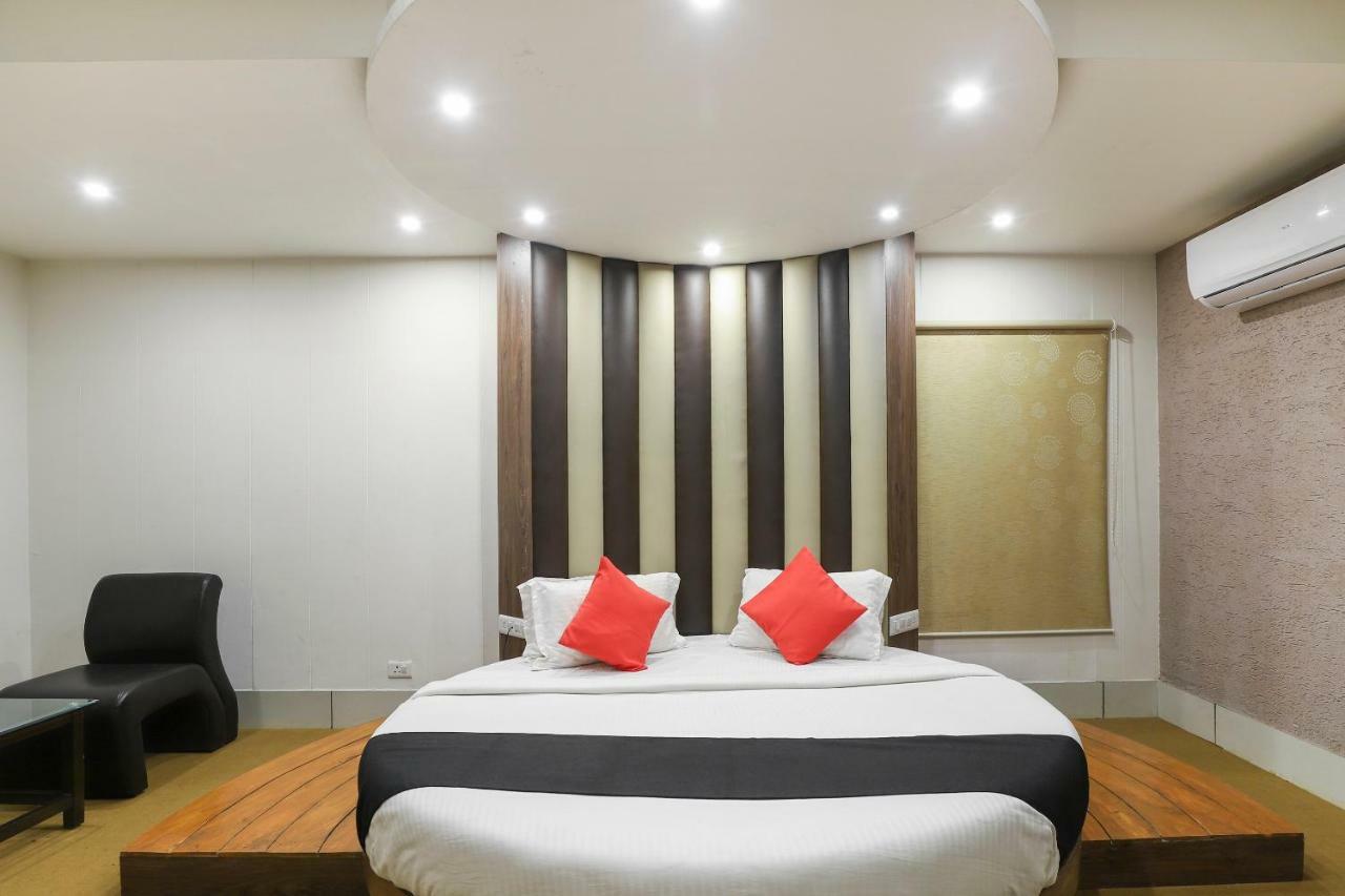 Apple Residency Otel Pātan Dış mekan fotoğraf