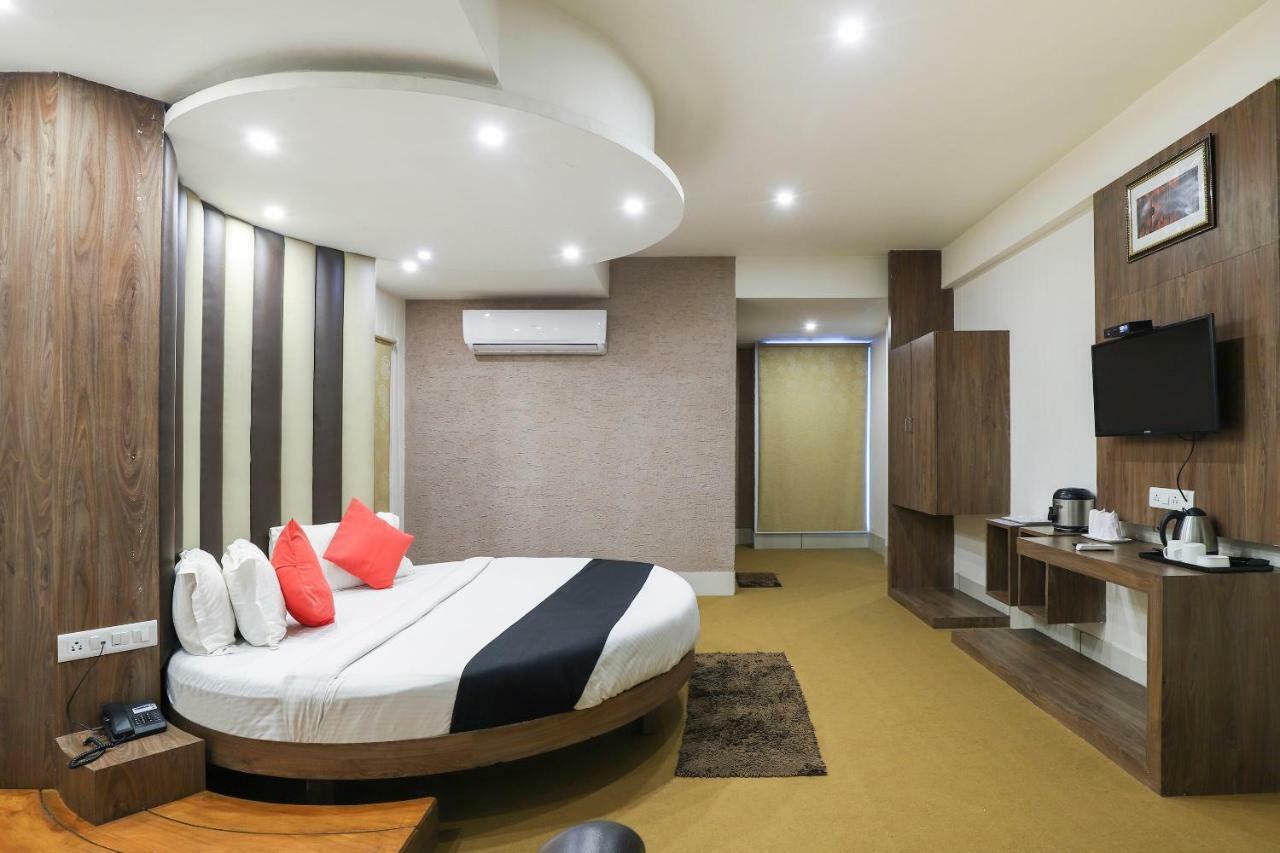 Apple Residency Otel Pātan Dış mekan fotoğraf