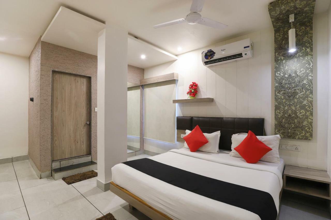Apple Residency Otel Pātan Dış mekan fotoğraf