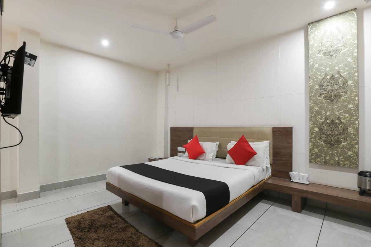 Apple Residency Otel Pātan Dış mekan fotoğraf