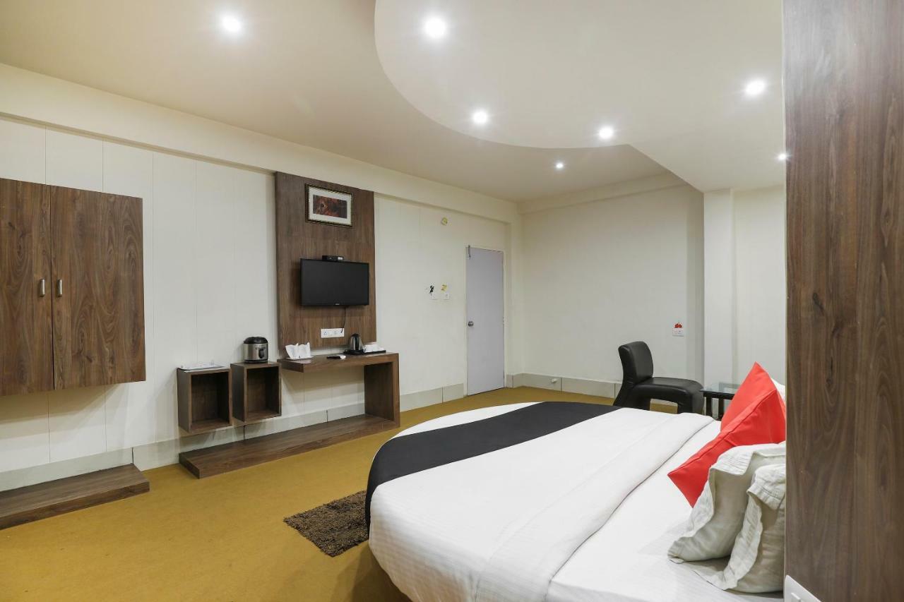 Apple Residency Otel Pātan Dış mekan fotoğraf