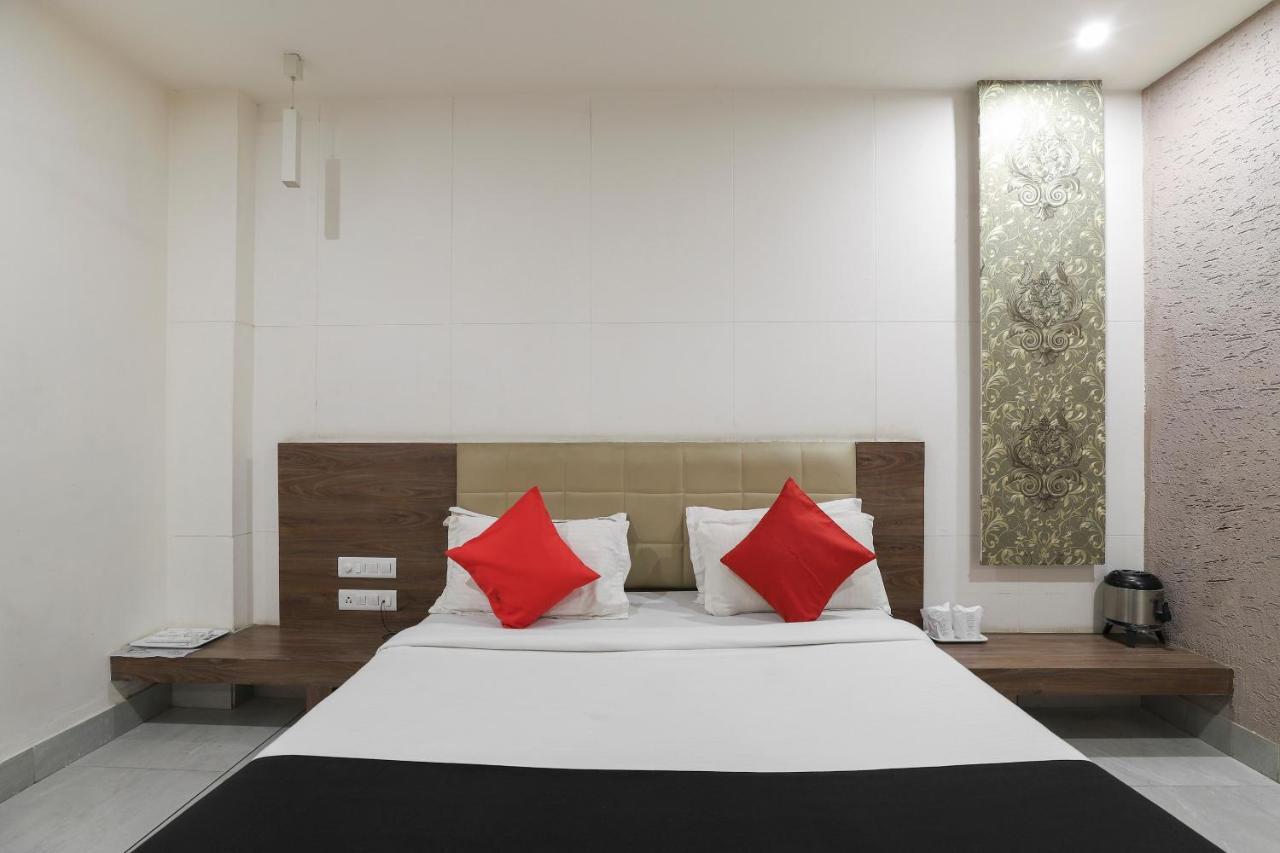 Apple Residency Otel Pātan Dış mekan fotoğraf